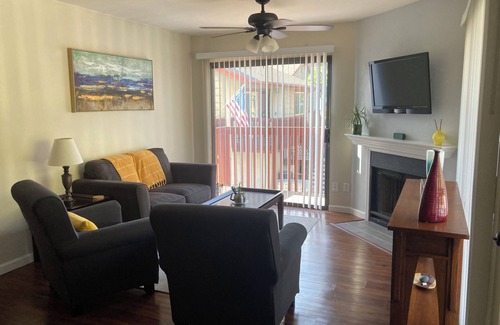 Chula Vista Condominio | Cozy 3-bedroom condo with AC, WiFi, Fireplace, on site parking in Chula Vista