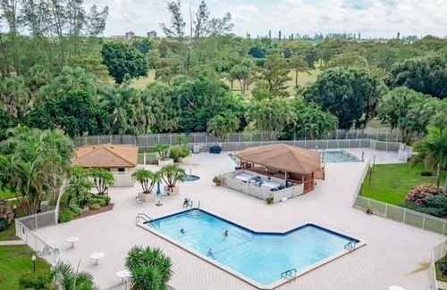 Inverrary Condominio | Cozy 3-bedroom condo with WiFi, AC in marvelous Lauderhill