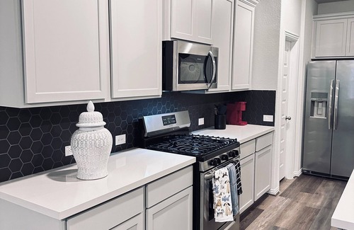 Katy Condominio | Cozy 3-bedroom condo with WiFi, AC in nice Katy