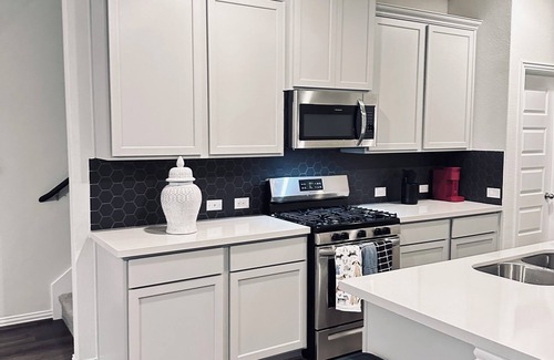 Katy Condominio | Cozy 3-bedroom condo with WiFi, AC in nice Katy