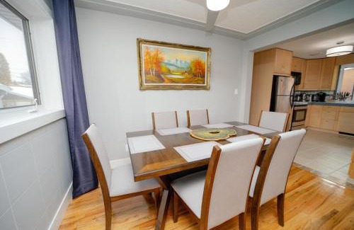 Northeast Edmonton Casa | Cozy 3 Bedroom Contemporary Home With Free Parking