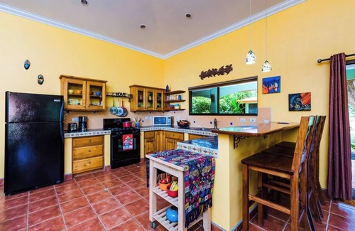 Junquillal Casa | Casa Rusty, comunidad privada cerrada a pasos de la piscina