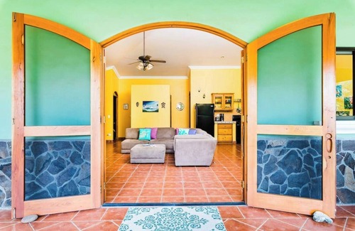 Junquillal Casa | Casa Rusty, comunidad privada cerrada a pasos de la piscina