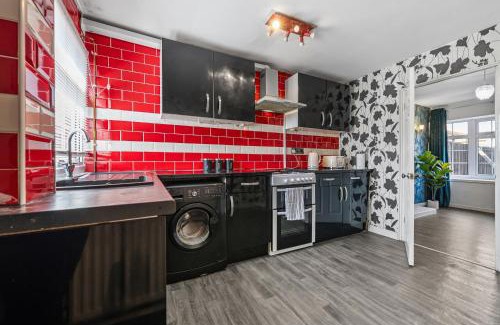Wyken Apartamento | Cozy 3 bedroom house with free parking and near hospital