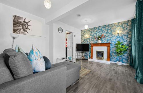Wyken Apartamento | Cozy 3 bedroom house with free parking and near hospital