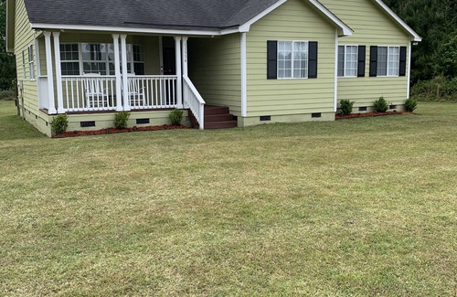 Pineland Casa | Cozy 3 Bedroom Home, Close to 3 Major Cities