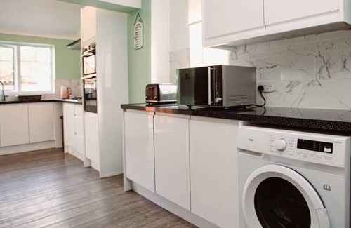 Luton Casa | Cozy 3-Bedroom Home in Luton