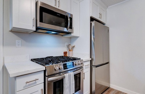 Madison Park Casa | Cozy 3 Bedroom Home in the Heart of Madison Park!