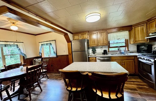 Indian Lake Casa | Cozy 3-bedroom house with AC/WIFI, nestled in the heart of the Adirondacks.