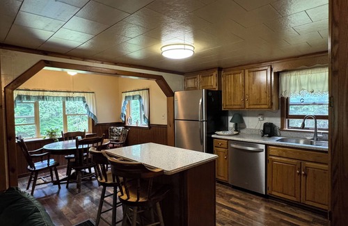 Indian Lake Casa | Cozy 3-bedroom house with AC/WIFI, nestled in the heart of the Adirondacks.
