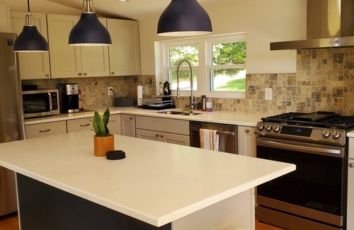 Stamford Casa | Cozy 3-bedroom house in soothing Stamford with WiFi, AC