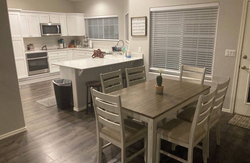 Page Casa | Cozy 3-bedroom house in Page with onsite parking for 4 vehicles with trailers.