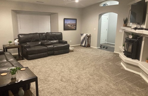 Page Casa | Cozy 3-bedroom house in Page with onsite parking for 4 vehicles with trailers.