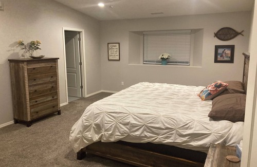 Page Casa | Cozy 3-bedroom house in Page with onsite parking for 4 vehicles with trailers.