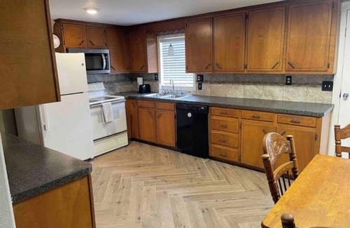Mena Casa | Cozy 3-bedroom house in peaceful Mena with WiFi, AC