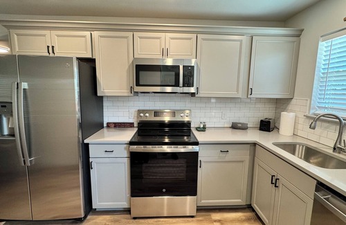 Greenville Casa | Cozy 3-bedroom house in Greenville Great location!!Close to everything !!NEW!!