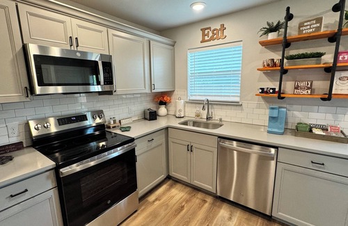 Greenville Casa | Cozy 3-bedroom house in Greenville Great location!!Close to everything !!NEW!!