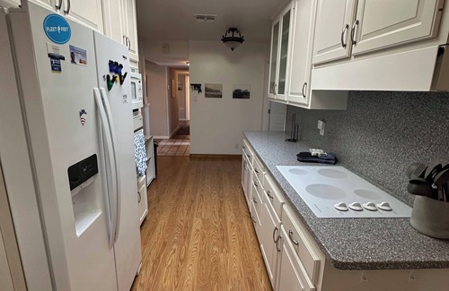 La Riviera Casa | Cozy 3-bedroom house with office near the American River