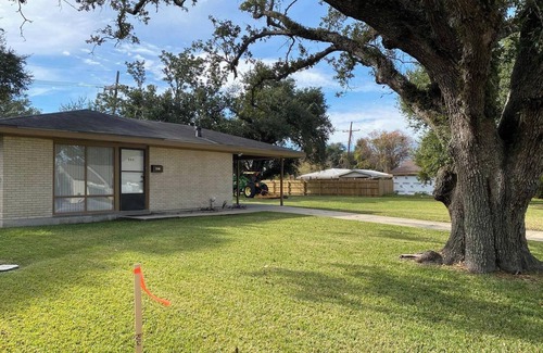 LaPlace Casa | Cozy 3-bedroom house with WiFi in quiet neighborhood