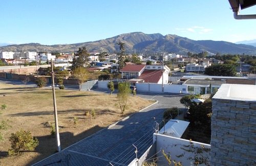 Tumbaco Casa | Cozy 3-bedroom house with WiFi, fitness room in charming Quito - Tumabaco