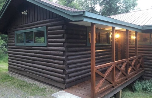 Bridge Lake Cabina | Cozy 3-bedroom lakefront cabin with WiFi