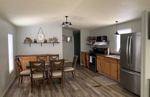 Pierre Casa | Cozy 3-bedroom mobile home in the Spring Creek Area just north of Pierre.