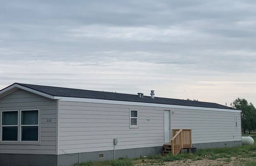 Pierre Casa | Cozy 3-bedroom mobile home in the Spring Creek Area just north of Pierre.