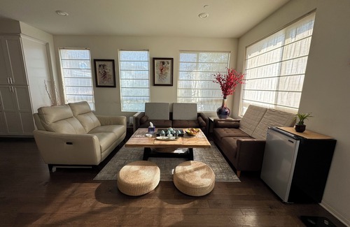 Covina Condominio | Cozy 3-bedroom new built condo for 6 people near civina downtown