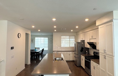 Covina Condominio | Cozy 3-bedroom new built condo for 6 people near civina downtown