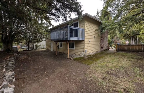 North Creek Casa | Cozy 3-bedroom Pet Friendly house in delightful Bothell with AC, WiFi