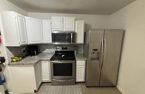 Kalamazoo Casa | Cozy 3-Bedroom Ranch Home - Your Perfect Getaway!