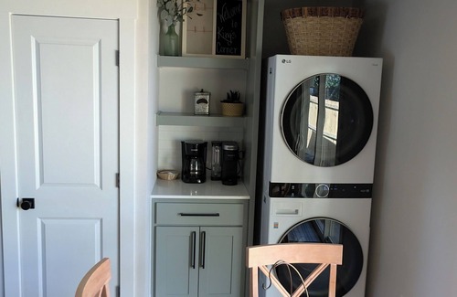Fayetteville Casa | Cozy 3-bedroom, remodeled home in charming Fayetteville, AR centrally located.