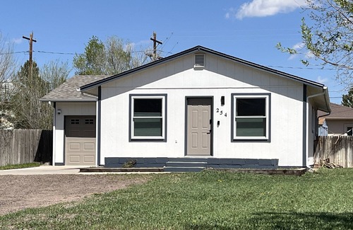 Monument Casa | Cozy 3-bedroom Sparrow Stay in Historic Town of Monument