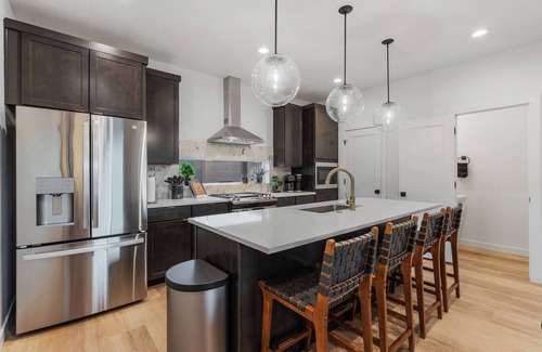 Mountain Green Casa | Cozy 3-bedroom townhome in Mountain Green with WiFi, AC. 12 min to Snowbasin