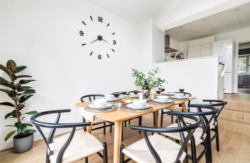Epsom Casa | Cozy 3 Bedroom Terrace Cottage in Epsom