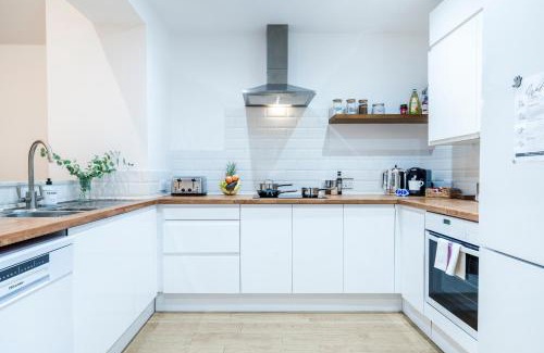 Epsom Casa | Cozy 3 Bedroom Terrace Cottage in Epsom