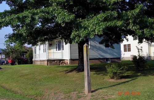 New Martinsville Casa | Cozy 3-bedroom house in quite neighborhood.