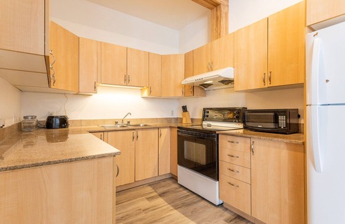Pointe-Saint-Charles Apartamento | Cozy 3 bedrooms app near Metro