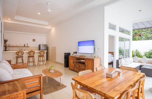 Nakula Casa | cozy 3 bedrooms villa in quiet location surround tourist area. Family friendly.