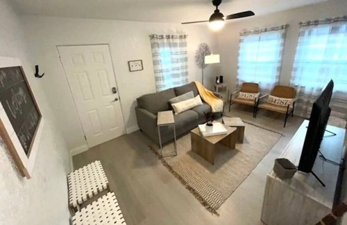 Winter Garden Cabaña | Cozy 3 BR/2 BA Downtown Winter Garden Cottage property.