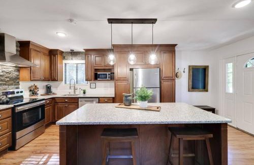 East Stroudsburg Casa | Cozy 3 BR Game Area Fire Pit
