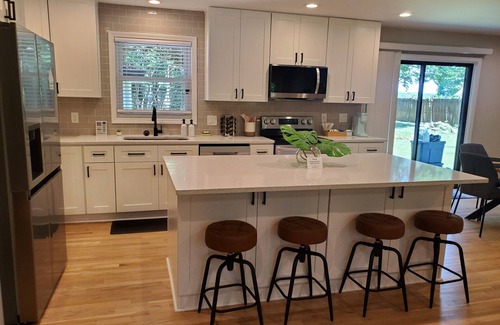 Peachtree City Casa | Cozy 3 BR in center of town w/work space. Walking distance to main attractions