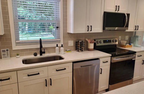 Peachtree City Casa | Cozy 3 BR in center of town w/work space. Walking distance to main attractions