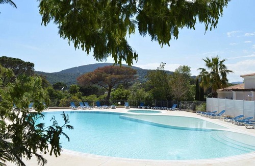 Sainte-Maxime Apartamento | Apartamento en Sainte Maxime: 3 habitaciones, piscina, terraza, cerca de playa