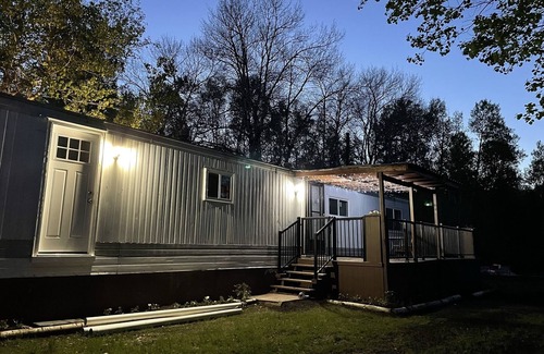 Traverse Bay Cabina | Cozy 35 Acre Waterfront Property With Cabin