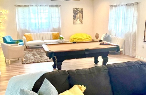 Arlington South Casa | Cozy 3B/2B home w/ Insta-worthy billiard table near Disneyland, Beaches, & more!