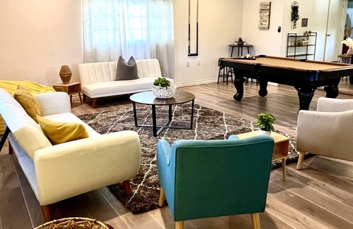 Arlington South Casa | Cozy 3B/2B home w/ Insta-worthy billiard table near Disneyland, Beaches, & more!