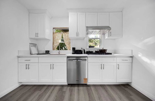 Alhambra Casa | Cozy 3B1B Downtown Retreat with Free Parking B