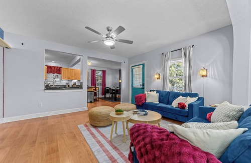 Bayview Casa | Cozy 3BD Beachfront - Foosball & Yard Games w/ BBQ