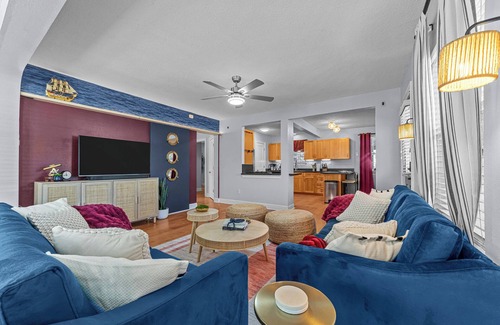Bayview Casa | Cozy 3BD Beachfront - Foosball & Yard Games w/ BBQ